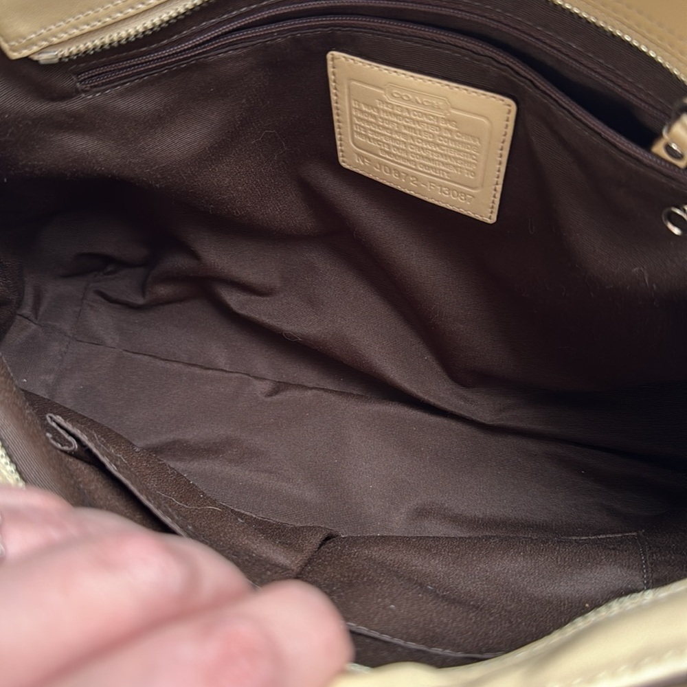 🆕‎ Coach Hamptons Satchel - Picture 9 of 10